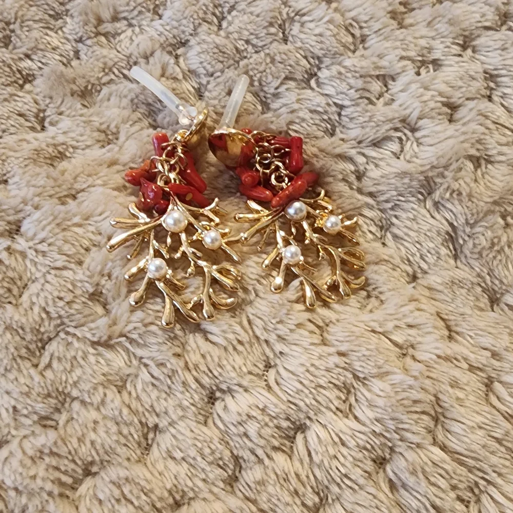 Red Necklace with Gold Accents Set - Picture 11 of 16